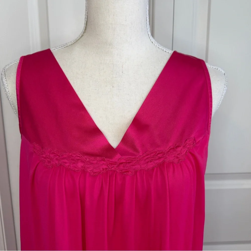 Vanity Fair Vintage Bright Pink Sleeveless Satin Nightgown Medium Floral Lace